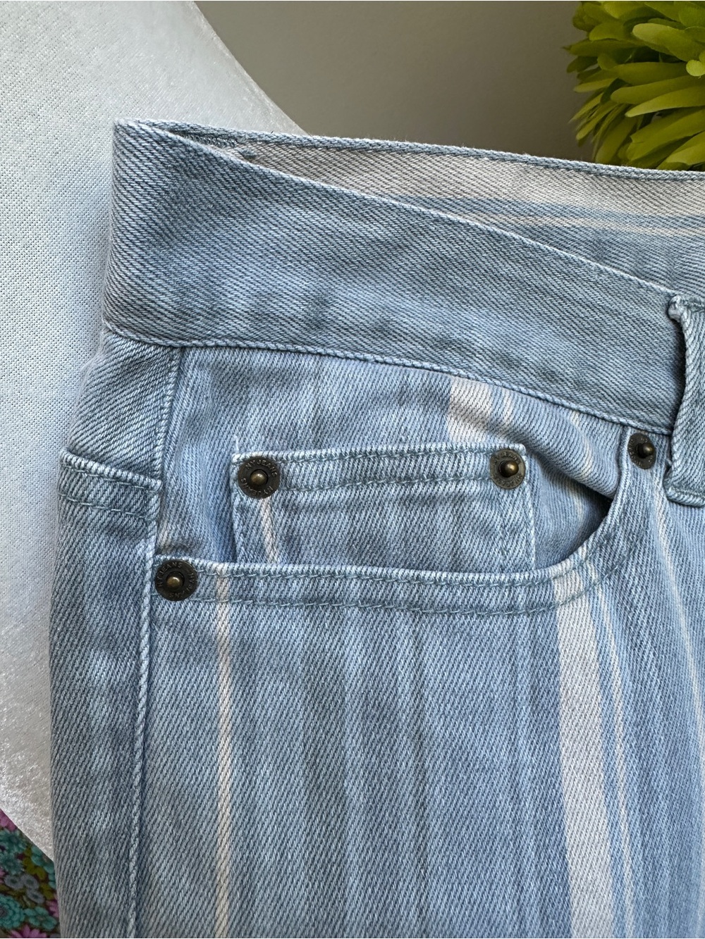 Vintage - New York & Company Light Blue / Ivory wide leg Jeans ๐ - Picture 3 of 15